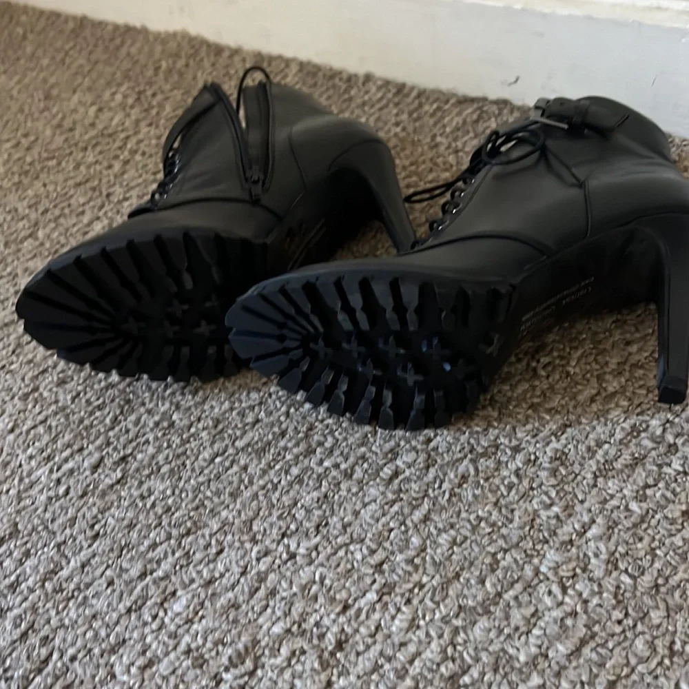 Chinese laundry heeled booties - Picture 3 of 5